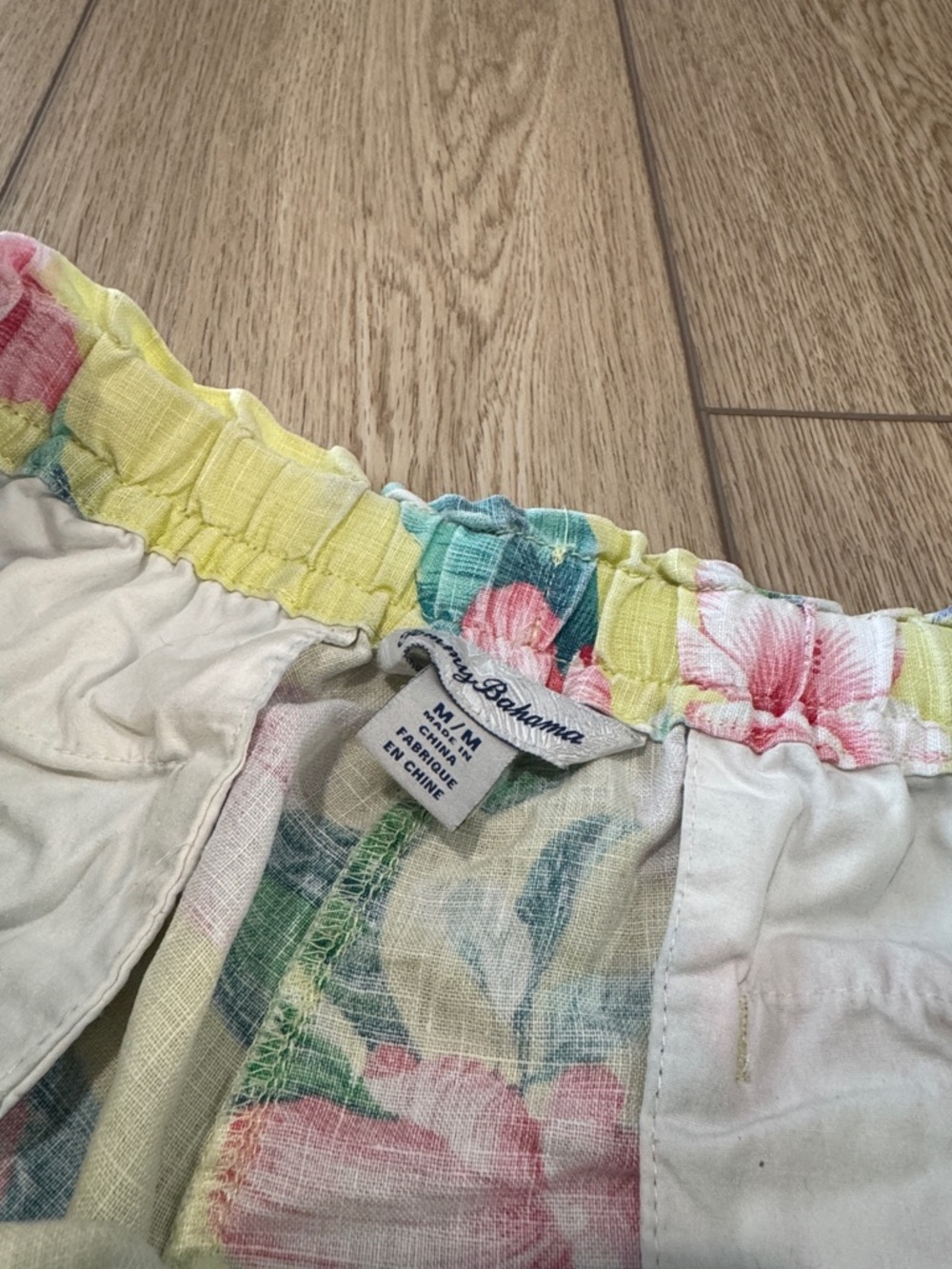 Tommy Bahama Linen Floral Cargo Shorts Sz M Butter Yellow Beachy Resortwear - Picture 5 of 10